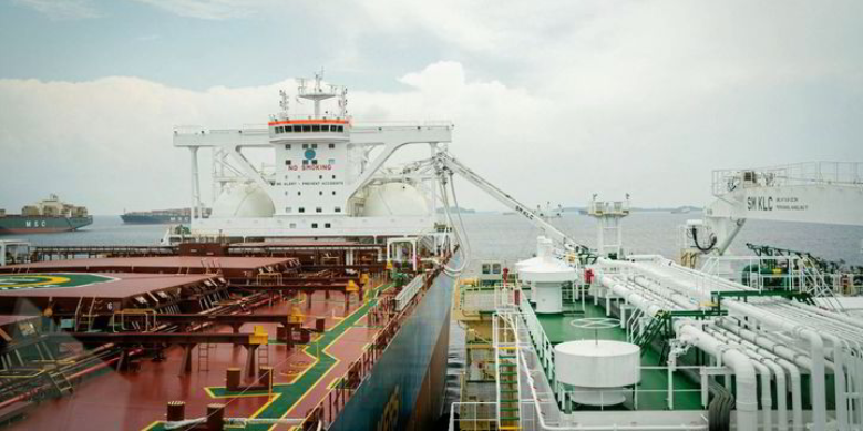 LNG 선상 벙커링. 사진 : fueLNG