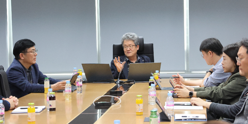 지속가능경영 보고서 발간을 위한 착수보고회에서 윤양수 포스코플로우 사장이 발언하고 있다. 사진 : 포스코플로우