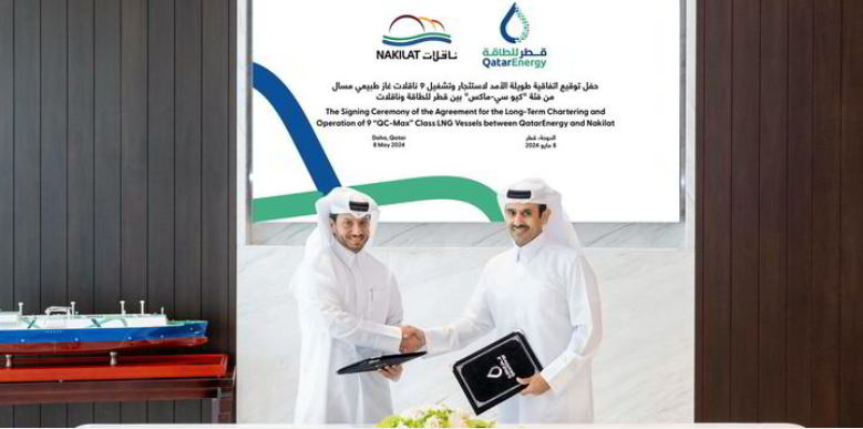 계약서명식에서 악수하는 Abdullah Al-Sulaiti 나킬랏 CEO와 카타르에너지의 Saad Al-Kaabi CEO. 사진 : 카타르에너지