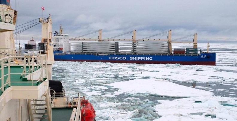 사진은 북극항로를 통해 화물을 운송하는 중국 Cosco 선박. 사진 : Rosatomflot
