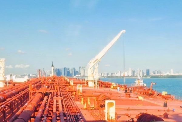 VLCC 데크. 사진 : Tankers International