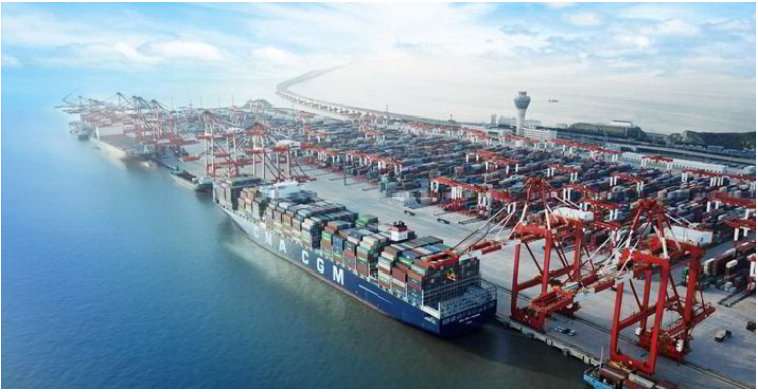 붐비는 상하이 양산심수항. 사진 : CMA CGM