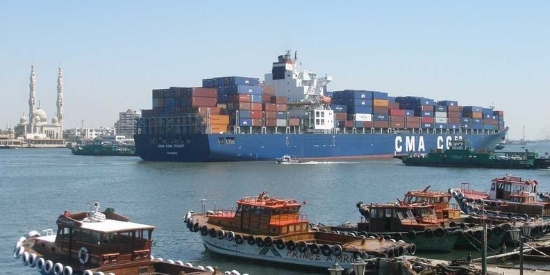 수에즈 운하의 CMA CGM 컨테이너선. 사진 : Suez Canal Authority