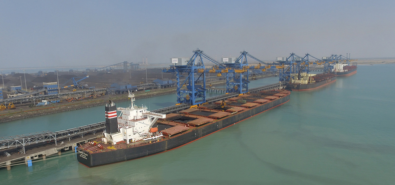인도 문드라항의 석탄부두. 사진 : Adani Port & Special Economic Zone