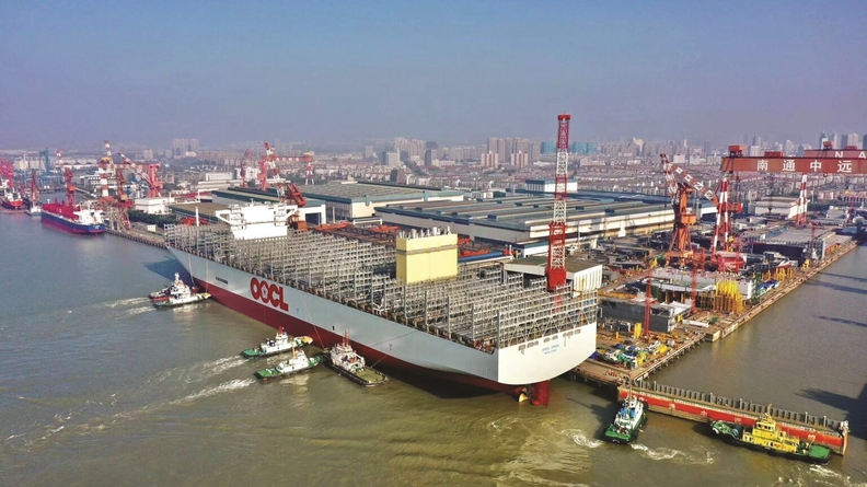 중국 난퉁 Nacks에서 건조된 Cosco 자회사 OOCL의 초대형 컨테이너선. 사진 : OOCL