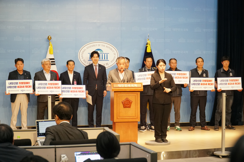문충도 해운조합 회장이 7일 국회 소통관에서 열린 노⋅사 공동기자회견에서 발언을 하고 있다. 사진 : 한국해운조합