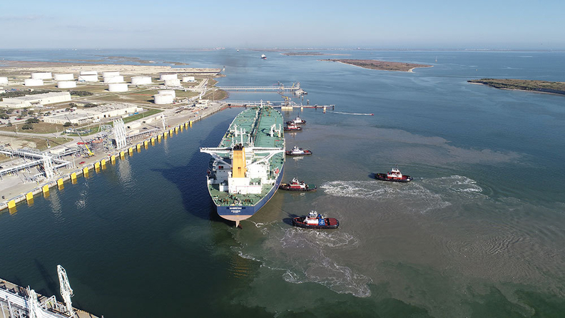 미국에서 원유를 싣고 출항하는 VLCC. 사진 : Port of Corpus Christi