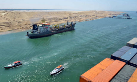 수에즈 운하를 통항하는 선박들. 사진 : Suez Canal Authority