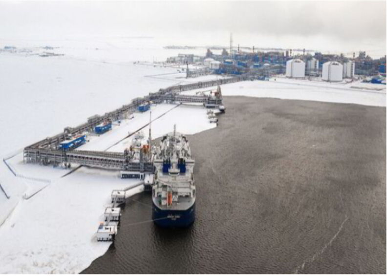 Yamal LNG 프로젝트에서 화물을 적재하는 Arc4급 쇄빙 LNG운반선. 사진 : Novatek
