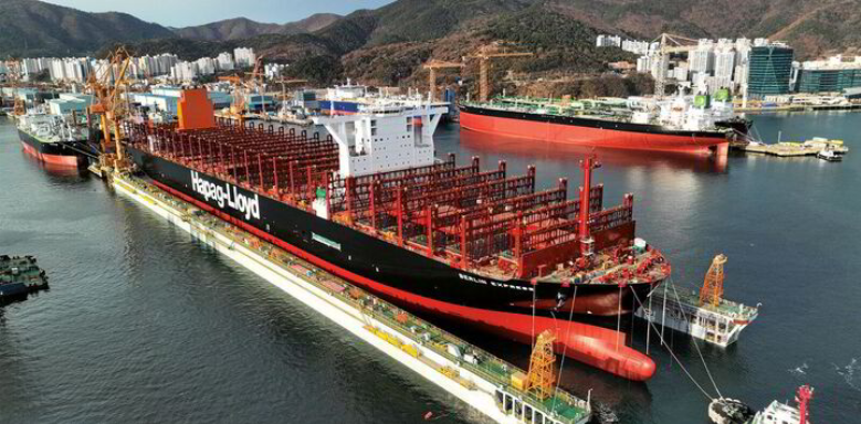 한화오션 거제조선소에서 건조된 하팍로이드의 초대형 컨테이너선. 사진 : Hapag-Lloyd