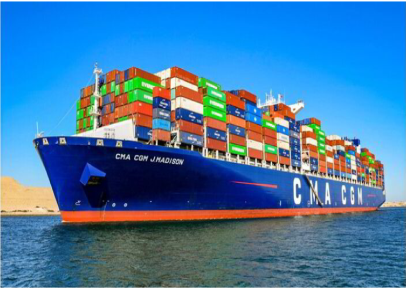 수에즈 운하를 통과하는 CMA CGM 컨테이너선. 사진 : 수에즈운하관리청