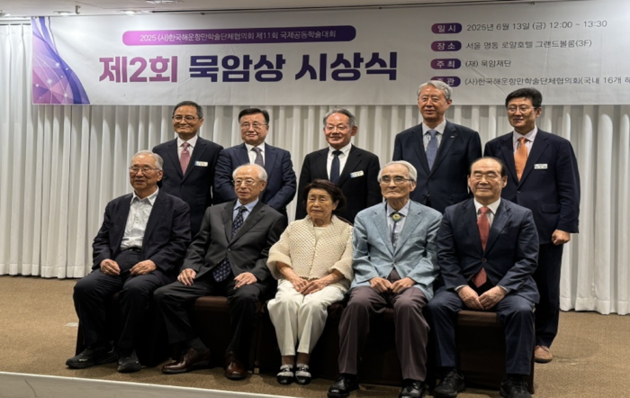 앞줄 왼쪽에서 두번째가 정연세 전 KR 회장.