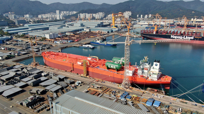 한화오션이 건조한 LNG 이중연료추진 VLCC. 사진 : 한화오션