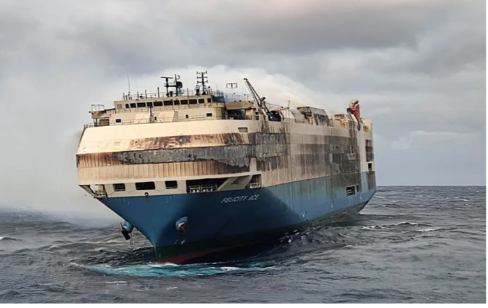 화재 후 침몰 전의 'Felicity Ace호'. 사진 : Portuguese Navy