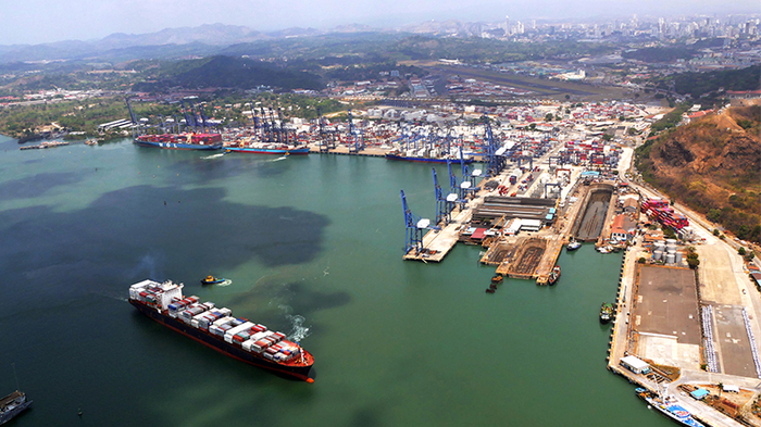 파나마 운하 옆의 Balboa항. 사진 : Hutchison Ports PPC
