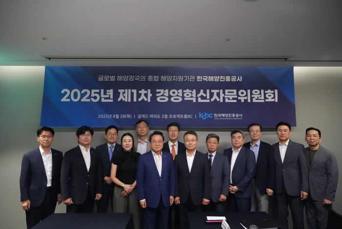 경영혁신자문위원들. 사진 : KOBC