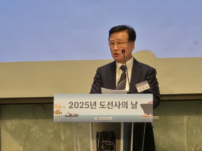 축사하는 박정석 한국해운협회 회장。