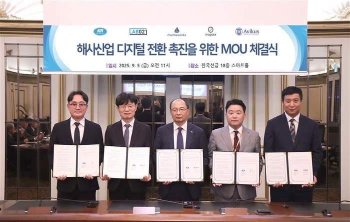 왼쪽부터 조홍래 맵시 대표, 임도형 아비커스 대표, 윤성호 KR 수석부사장, 김용대 마린웍스 대표, 이상봉 랩오투원 대표. 사진 : 한국선급