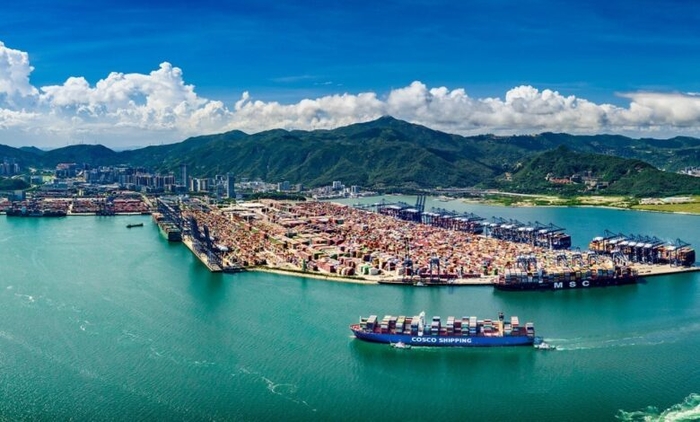 Yantian의 컨테이너 터미널. 사진 : Hutchison Ports