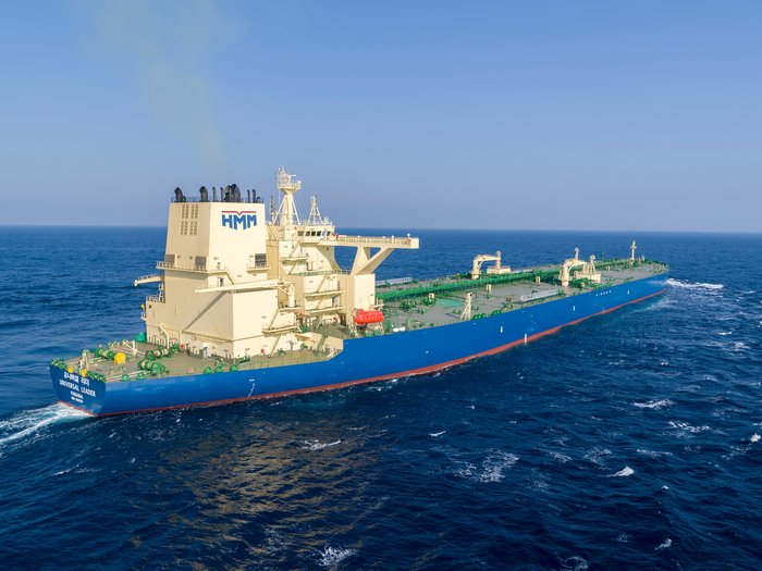 운항 중인 VLCC 'Universal Leader호' 사진 : HMM