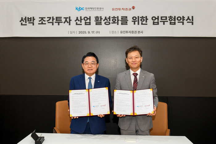 안병길 사장(좌측)과 고경모 대표이사. 사진 : KOBC