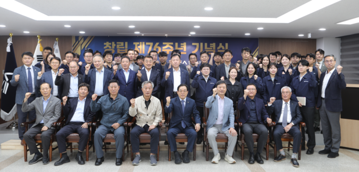 창립 기념식 참석자들.