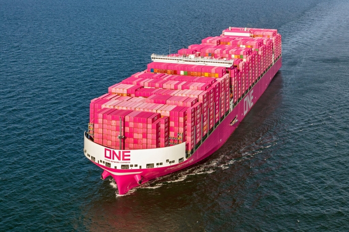 2만 2,233TEU를 적재한 'ONE Innovation호'. 사진 : ONE