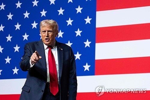 트럼프 대통령이 30일 버지니아주 콴티코 해병기지에서 연설하고 있다. 사진 : AFP연합뉴스