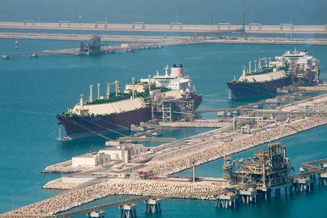 라스 라판(Ras Laffan)항에서 천연가스를 선적하는 선박들. 사진 : Qatar Gas