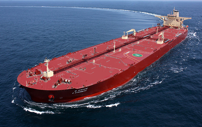 VLCC. 수익이 하루 8만 달러를 넘어서는 등 호조다. 사진은 운항 중인 32만 1000dwt급 VLCC. 사진 : HD현대중공업