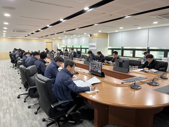 해양환경공단의 기관장 주재 전 사업장 안전점검 회의 모습. 사진 : KOEM