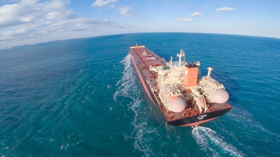 LNG 추진 철광석운반선. 사진 : POSCO