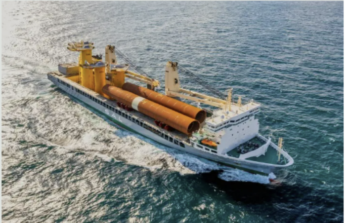 하렌그룹이 운영하는 중량물운반선. 사진 : Harren Group