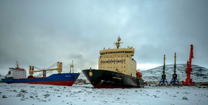 북극 페벡(Pevek)항에서 운영되는 쇄빙선. 사진 : Rosmorport