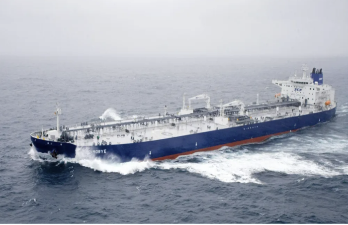 '코만더호'와 함께 선대를 이뤄 수에즈 운하를 운항한 '프리모리예호'. 사진 : Sovcomflot