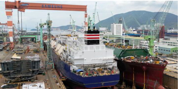 조선소에서 건조되고 있는 LNG선. 사진 : 삼성중공업